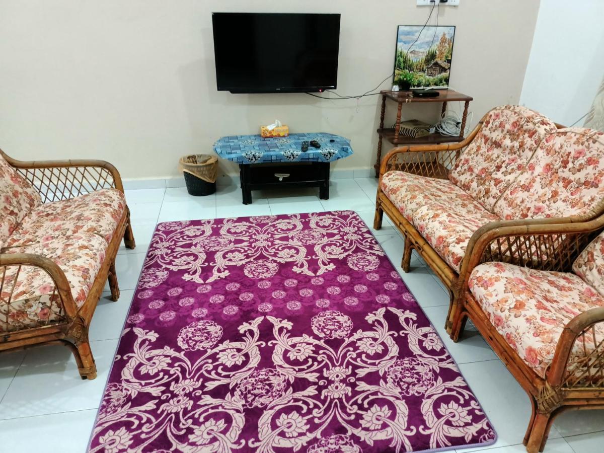 Ummi's Homestay Kuala Besut Kampong Baru Luaran gambar