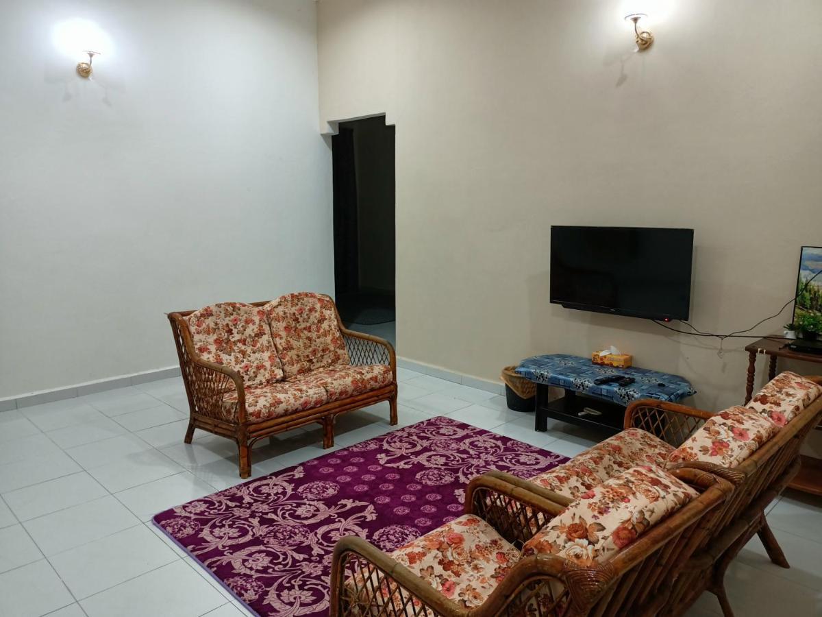 Ummi's Homestay Kuala Besut Kampong Baru Luaran gambar
