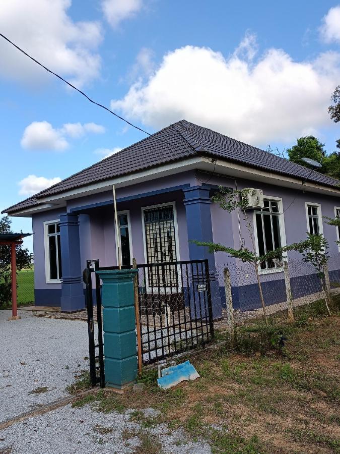 Ummi's Homestay Kuala Besut Kampong Baru Luaran gambar
