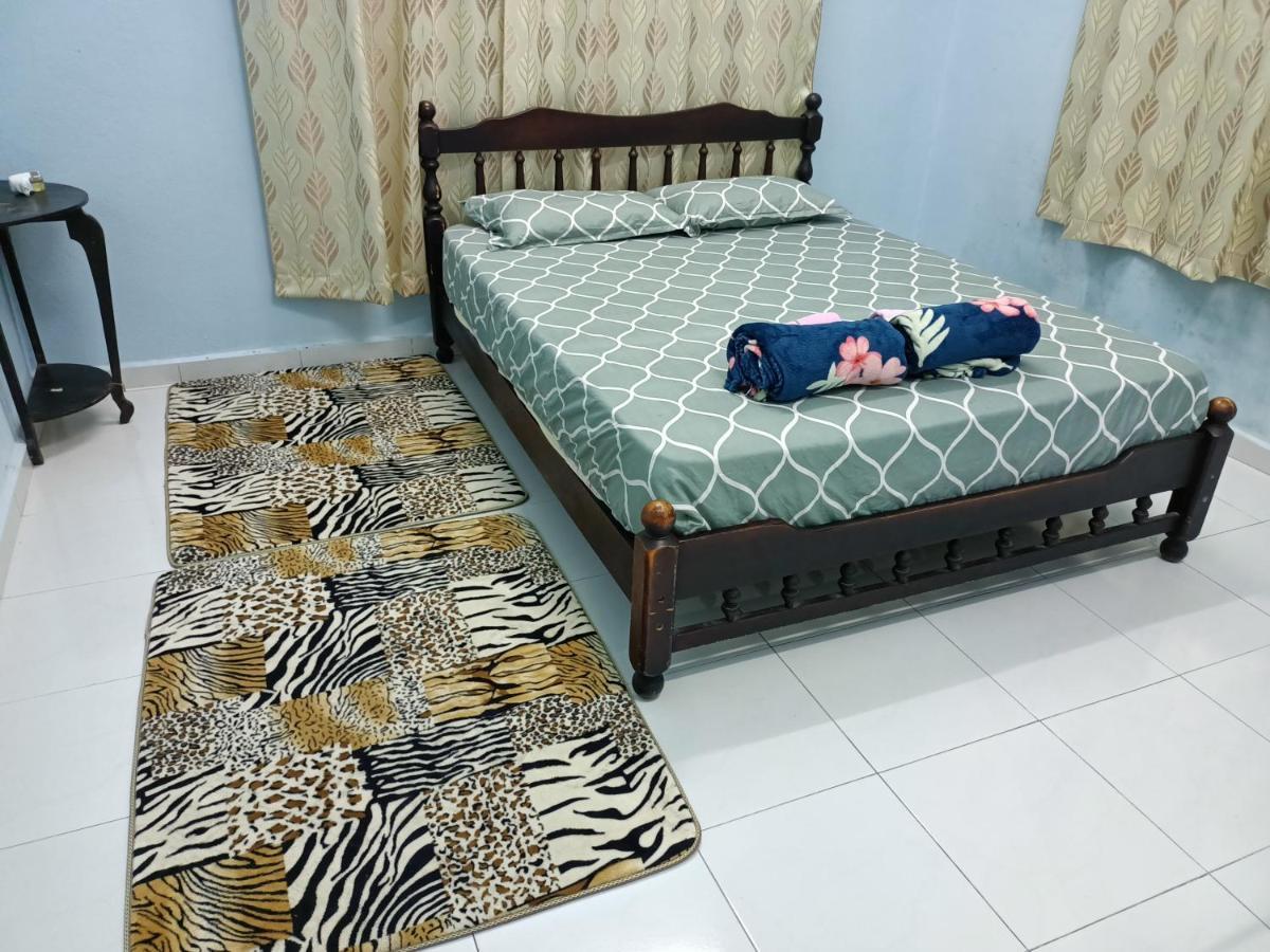 Ummi's Homestay Kuala Besut Kampong Baru Luaran gambar