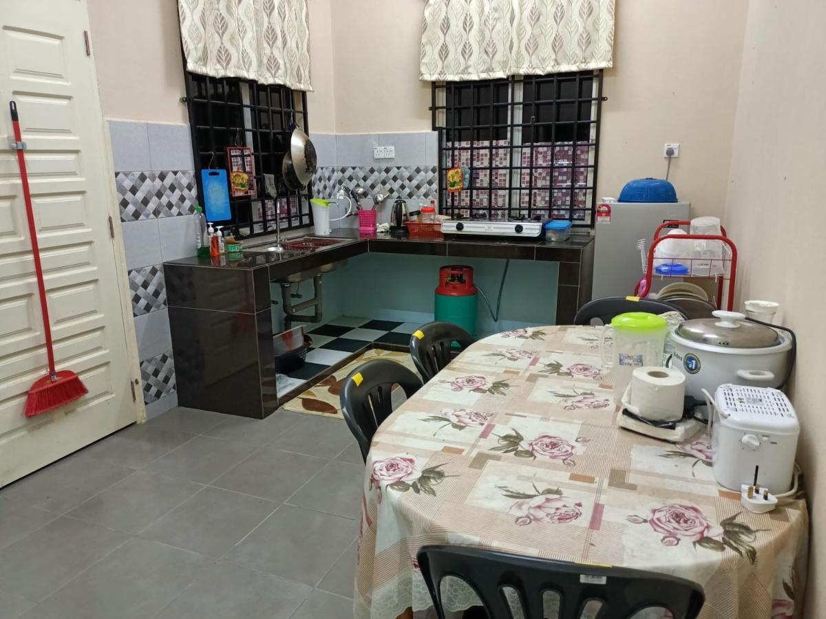 Ummi's Homestay Kuala Besut Kampong Baru Luaran gambar
